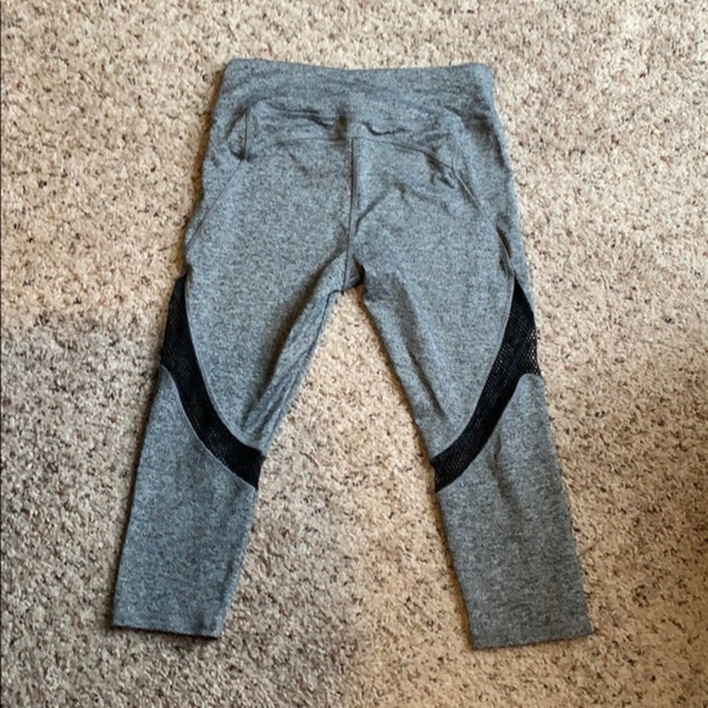 🌼Forever 21 active legging Capri Xs
